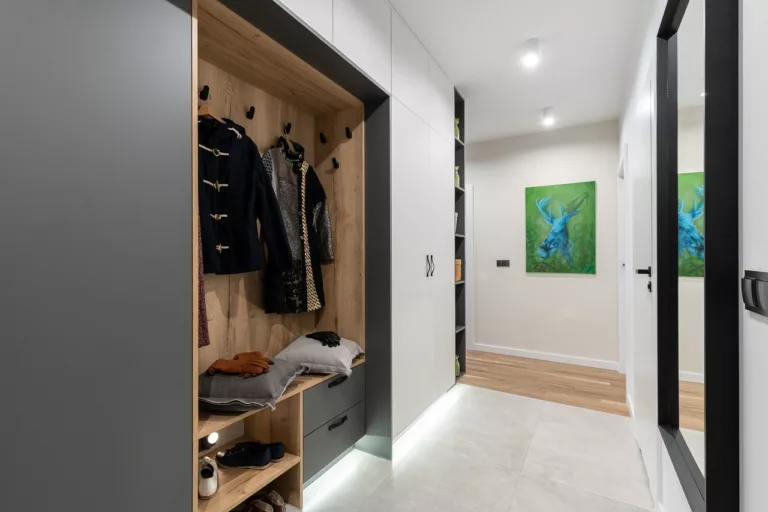 Customized Comfort: How to Design a Wardrobe that Fits Your Lifestyle